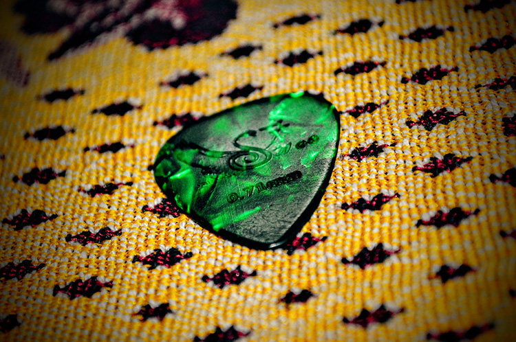 how-to-make-a-plectrum