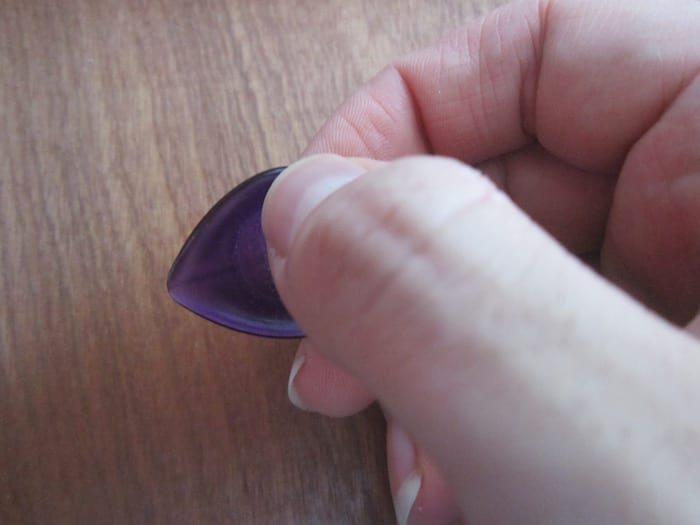how to hold a pick