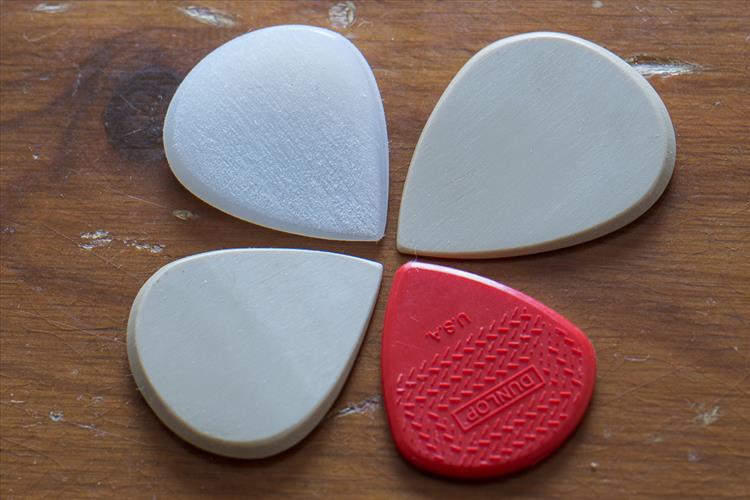 Guitar-Pick-Thickness