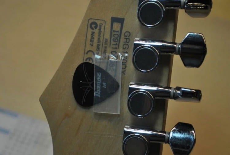 Pick Holder Stick-on Guitar Pick Holder Plastic Easy to 