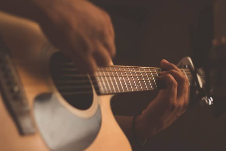 beginner-guitar-lessons-online